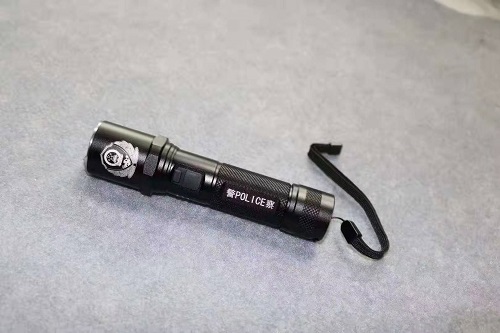 新标基础型警用强光手电.jpg